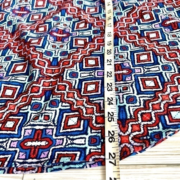 LIZ CLAIBORNE Sleeveless Split Neck
Blouse Red & Blue Boho Aztec XL Relaxed
Fit - Picture 11 of 12